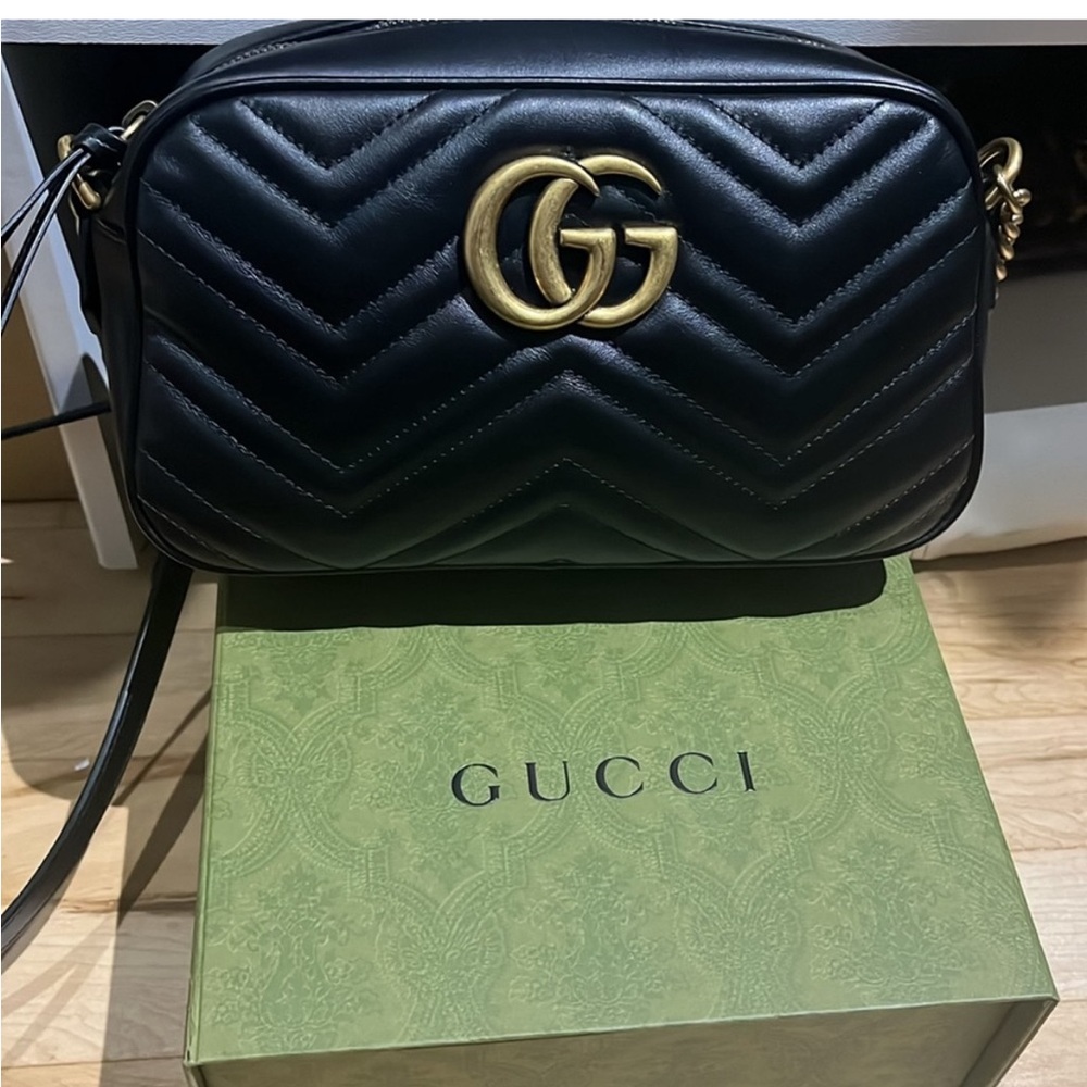 GUCCI GG Marmont Black
Leather - Shoulder Bag